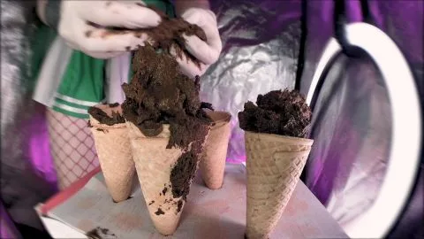 DirtyBetty Fan with Б unusualБ ² ice cream