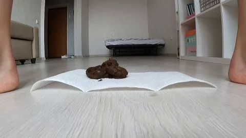 Markovna Lady farting after she shit