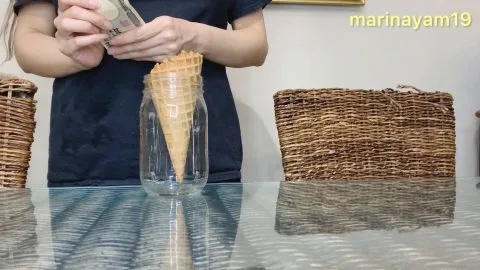 Marinayam19 [日本語]Japanese waitress serves secret menu ($12 99 Scatshop)