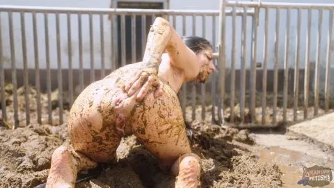 Kaitlyn Katsaros Going Crazy In Pigshit