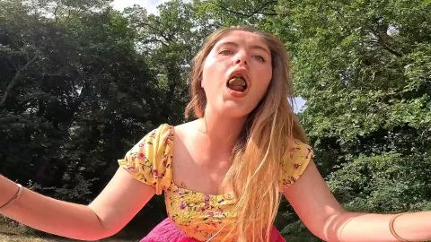 Ninounini EATING MY BIG SHIT ON A BIKE