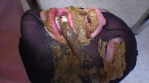 Scatqueens-Berlin – 3 Piles of Shit P2 (€8.99 YezzClips)